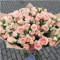 Букет из 39 веточек кустовых роз